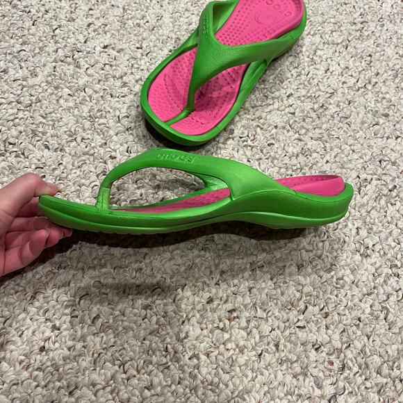 Crocs Athens Flip Flop Sandals Pink Green Sz Womens 7 Mens 5 Casual Summer - Picture 2 of 6